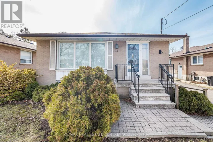 39 BRADSTOCK ROAD, Toronto (Humbermede), Ontario M9M1M9