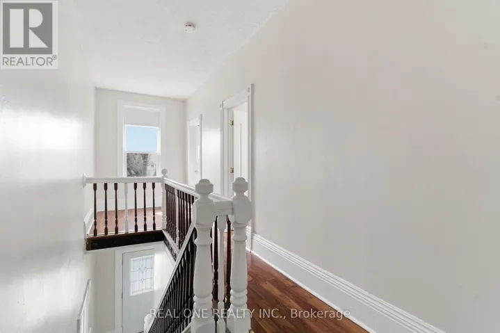 UPPER - 162 DARLING STREET, Brantford, Ontario N3S3W6