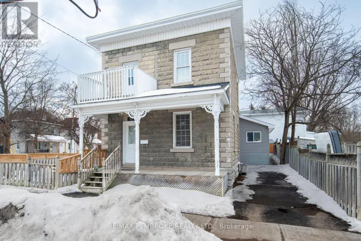 320 MOFFAT STREET, Pembroke, Ontario K8A3X5