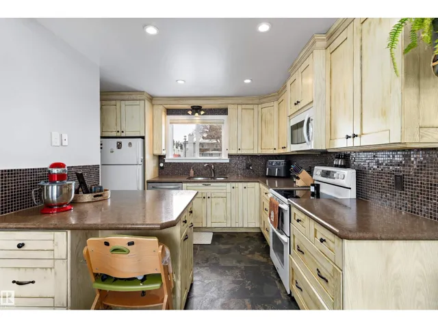 #9 4403 RIVERBEND RD NW, Edmonton, Alberta T6H5S9