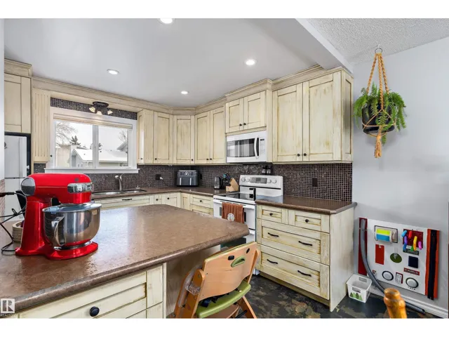 #9 4403 RIVERBEND RD NW, Edmonton, Alberta T6H5S9