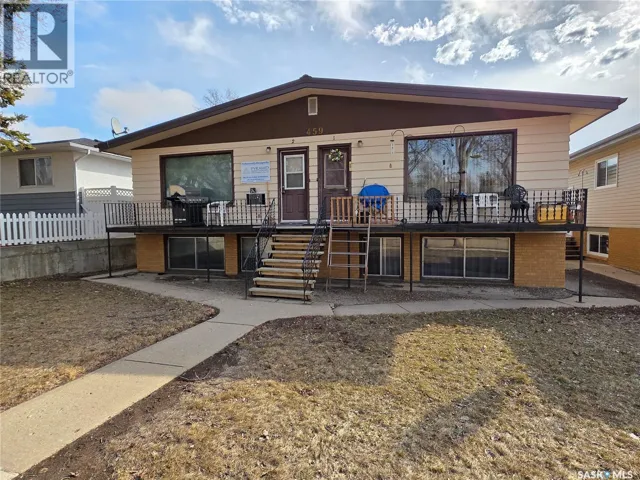 459 6th AVENUE NW, Swift Current, Saskatchewan S9H0Y2