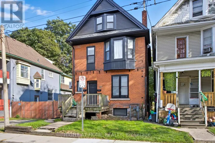 4 - 30 STIRTON STREET, Hamilton (Gibson), Ontario L8L6E8