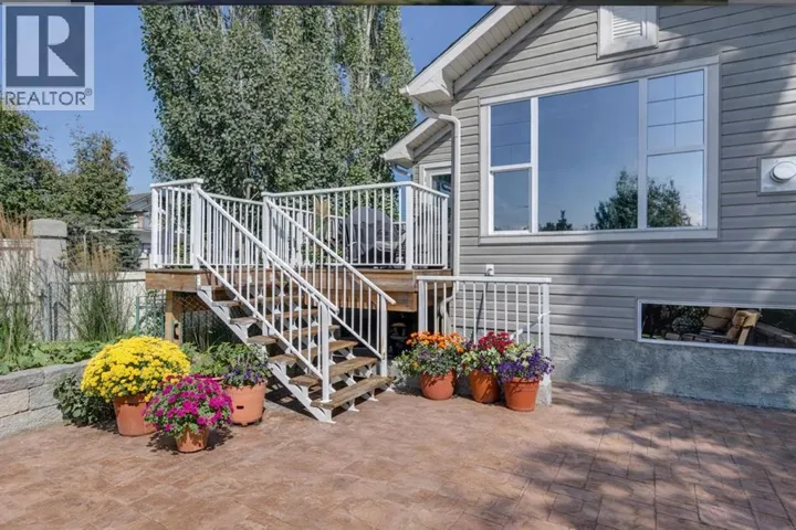701 Cimarron Close, Okotoks, Alberta T1S1X3