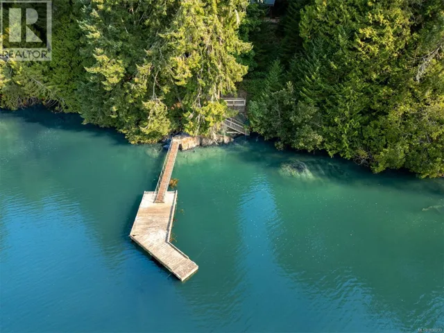 8807 Ainslie Point Rd, Pender Island, British Columbia V0N2M3