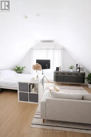 3 - 30 STIRTON STREET, Hamilton (Gibson), Ontario L8L6E8