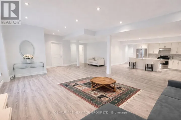 17 LA QUINTA LANE, Newmarket (Glenway Estates), Ontario L3Y0E2