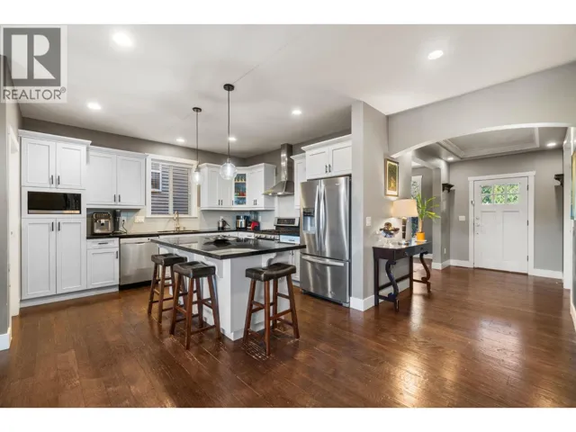 1386 COAST MERIDIAN ROAD, Coquitlam, British Columbia V3E3H1