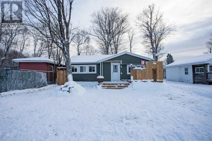 8 Wildwood DR, Heyden, Ontario P6A5K7