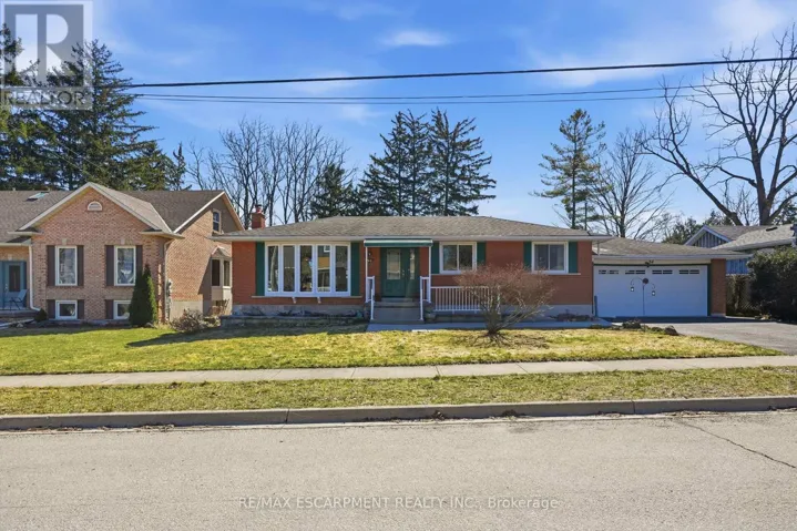 54 NELSON STREET, Hamilton (Waterdown), Ontario L0R2H0