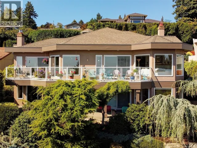 5009 Georgia Park Terr, Saanich, British Columbia V8Y2B8