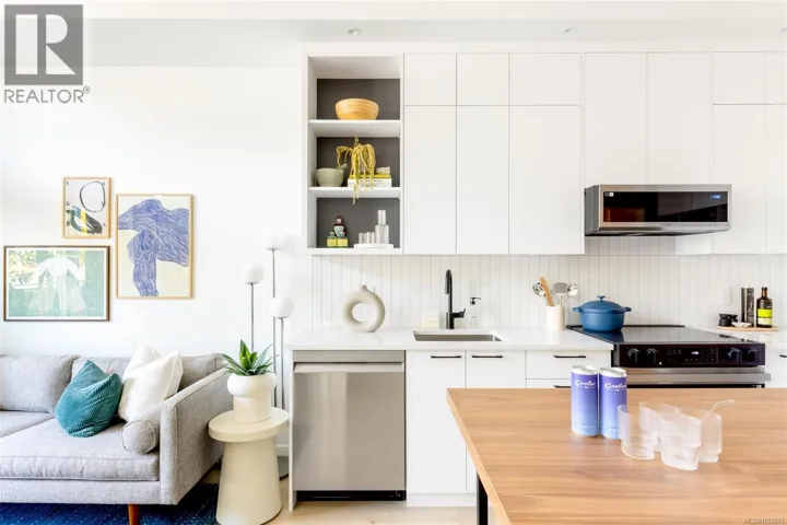 617 1075 Tillicum Rd, Esquimalt, British Columbia V9A2A4