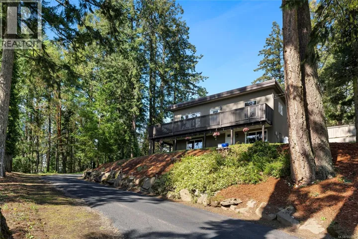 1084 Tatlow Rd, North Saanich, British Columbia V8L5P3