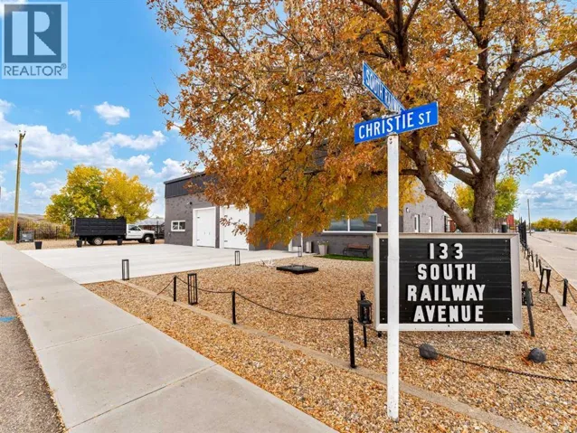 133 South Railway Avenue, Irvine, Alberta T0J1V0