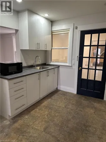31 MCKINSTRY Street, Hamilton, Ontario L8L6C2