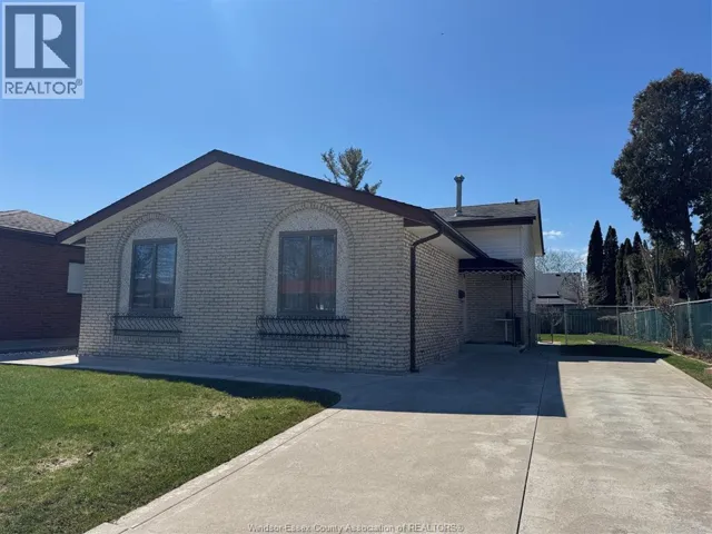 9276 ESPLANADE DRIVE, Windsor, Ontario N8R1J1