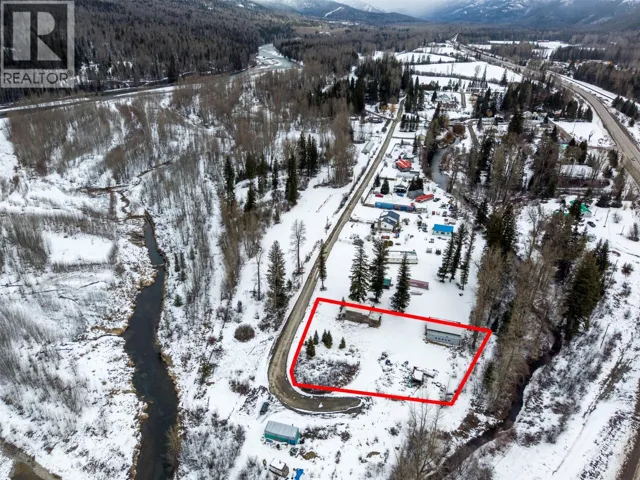 9898 VICTORIA Street, Hosmer, British Columbia V0B1M5