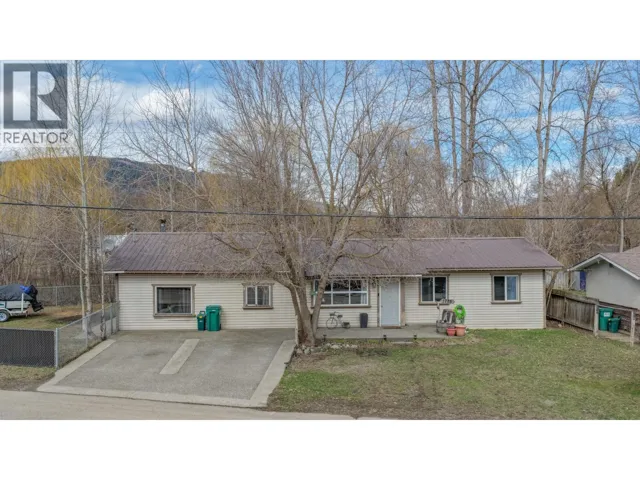 1775 Maple Street, Lumby, British Columbia V0E2G0