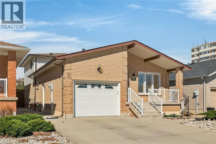 738 UPPER KENILWORTH Avenue, Hamilton, Ontario L8T4Z6