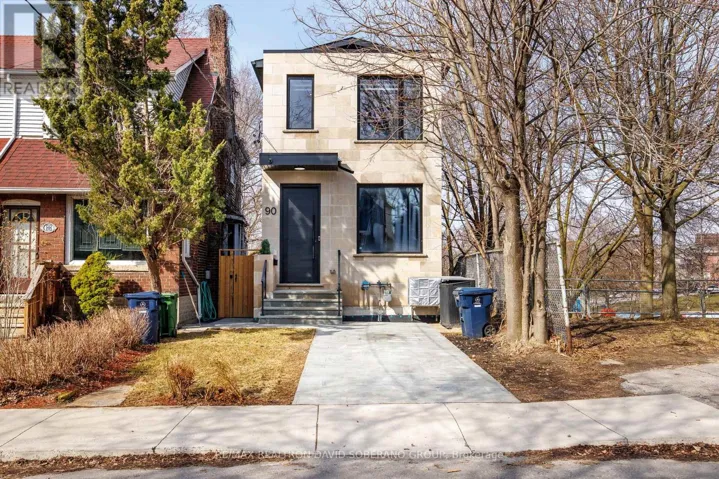 90 EAST LYNN AVENUE, Toronto (Woodbine Corridor), Ontario M4C3X2