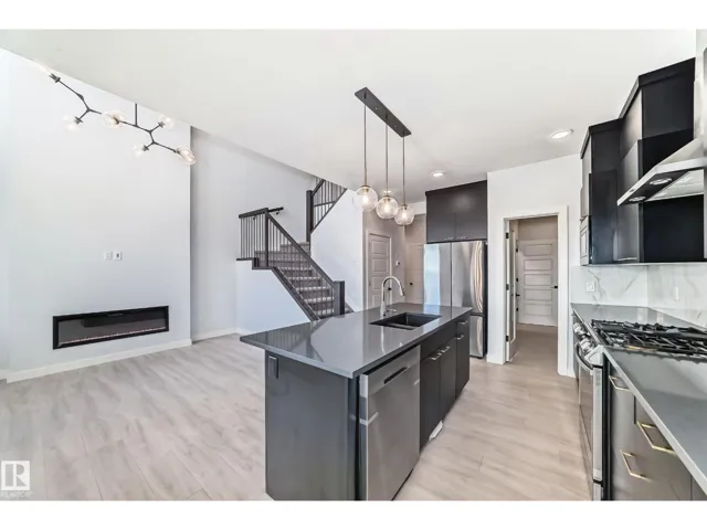 9411 PEAR CR SW, Edmonton, Alberta T6X2Z4