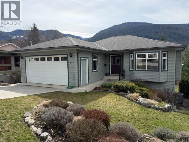 2108 Falls Street, Nelson, British Columbia V1L1K4