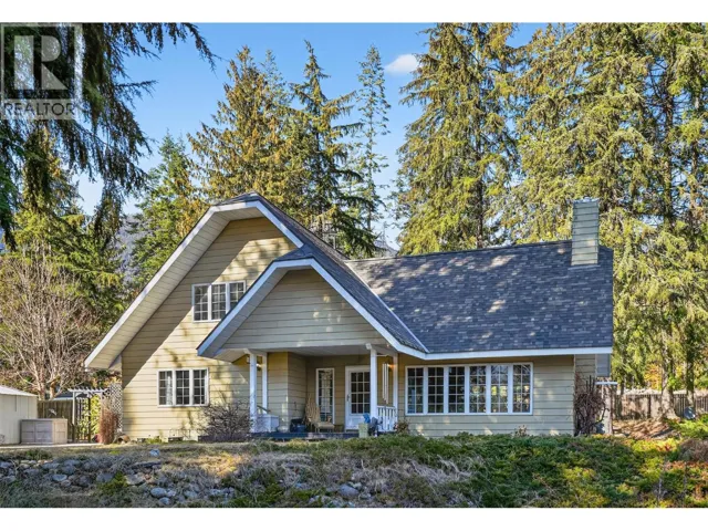 6119 PIPPERS Lane, Nelson, British Columbia V1L6P5