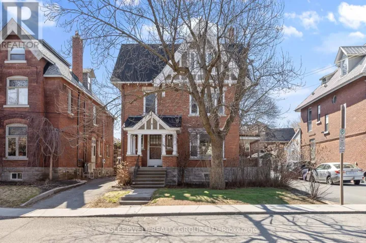 84 FOURTH AVENUE, Ottawa, Ontario K1S2L2