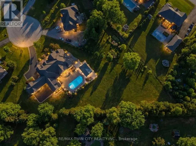 29 WALLACE COURT, Brantford, Ontario N3T5L7