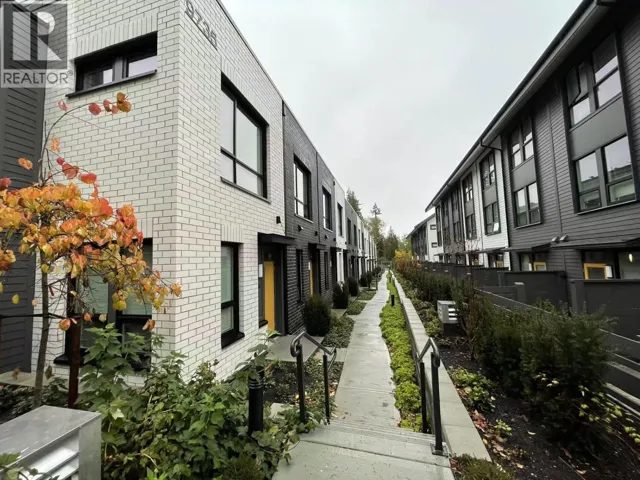 4 9735 UNIVERSITY CRESCENT, Burnaby, British Columbia V5A0E8