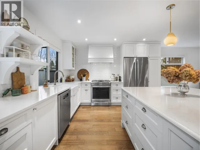 3558 EVERGLADE PLACE, North Vancouver, British Columbia V7N3T9