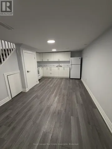 1 - 46 DELL PARK AVENUE, Toronto (Englemount-Lawrence), Ontario M6B2T6