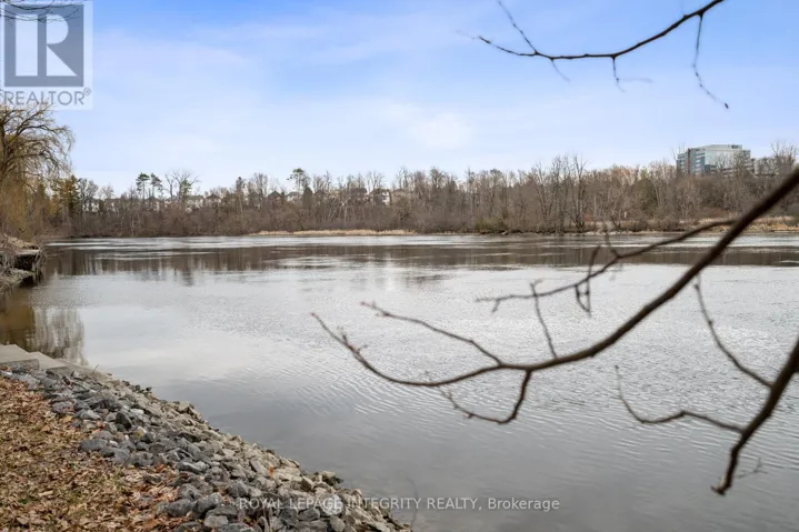 2061 PRINCE OF WALES DRIVE, Ottawa, Ontario K2E7A4