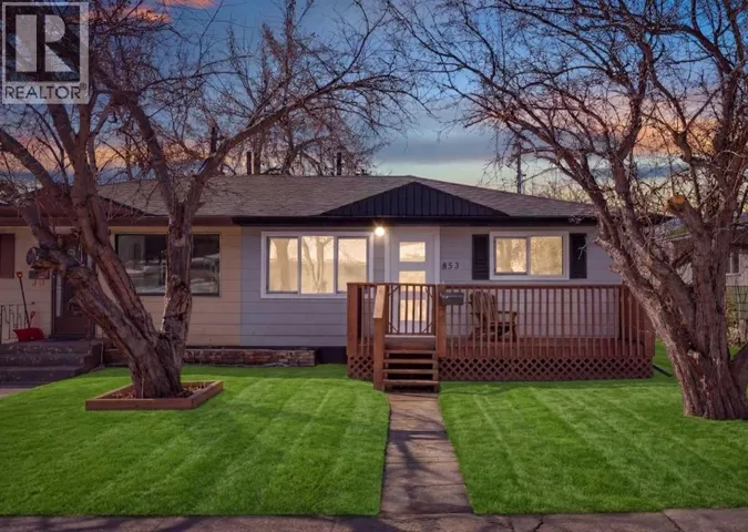 853 Northmount Drive NW, Calgary, Alberta T2L0A3