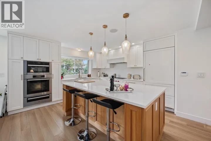 1390 LAWSON AVENUE, West Vancouver, British Columbia V7T2E7