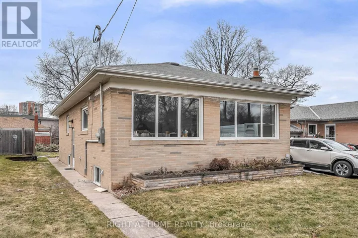 LOWER - 10 GOLFWOOD HEIGHTS, Toronto (Kingsview Village-The Westway), Ontario M9P3L9