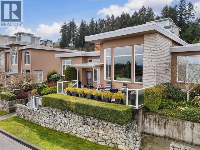 5384 Sayward Hill Cres, Saanich, British Columbia V8Y3H8
