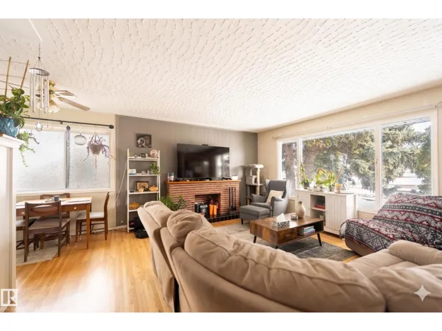13524 113a ST NW, Edmonton, Alberta T5R5C4