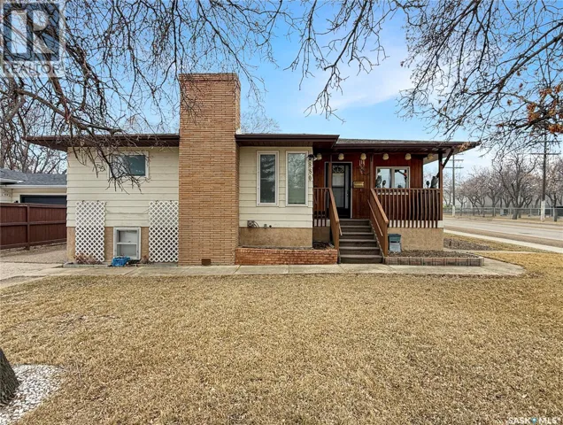 880 3rd AVENUE NE, Swift Current, Saskatchewan S9H2H8