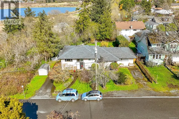 820-822 Leslie Dr, Saanich, British Columbia V8X2Y4
