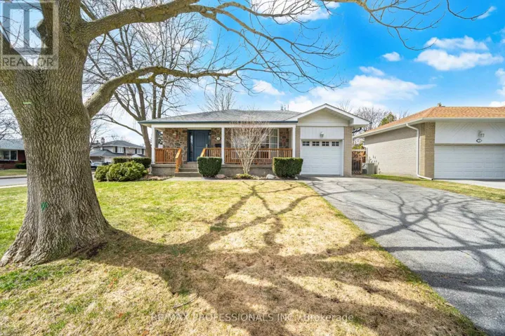 2 THICKET ROAD, Toronto (Markland Wood), Ontario M9C2T3