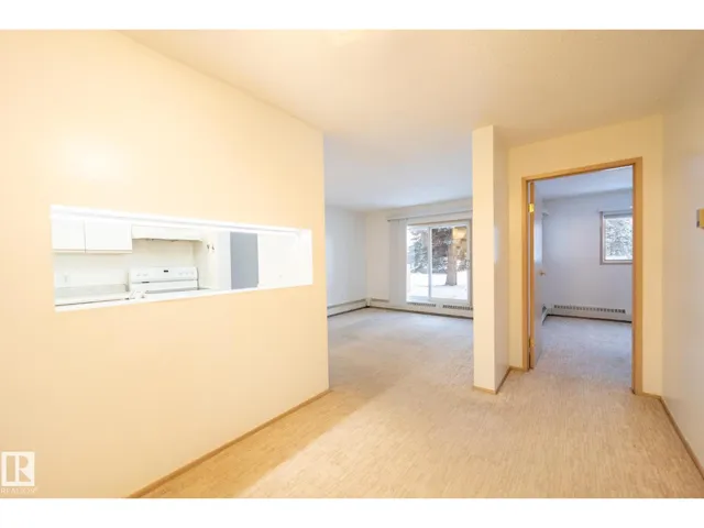 #102 6710 158 AV NW, Edmonton, Alberta T5Z3A7