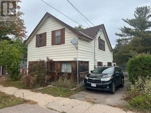 979 LEA STREET, Pembroke, Ontario K8A6H9