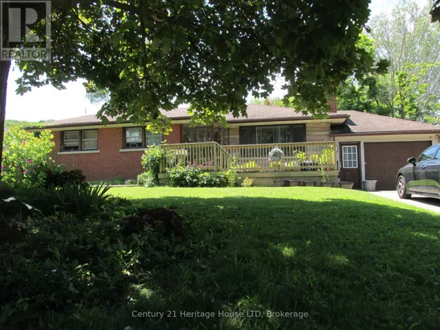 6 EAST HAMPTON ROAD, St. Catharines (Glendale/Glenridge), Ontario L2T3E1