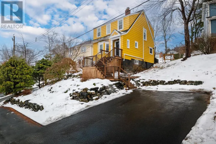 18 Dickson Avenue, Halifax, Nova Scotia B3M2W3