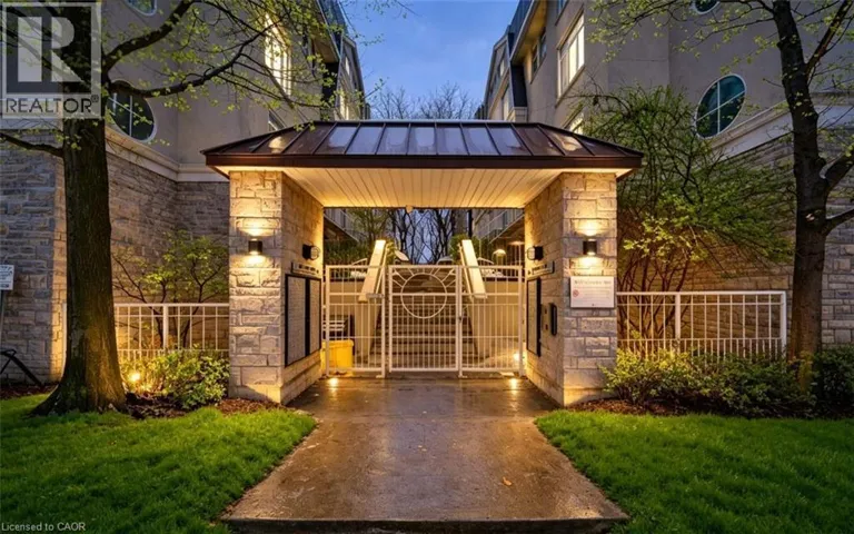 28 STADIUM Road Unit# 132, Toronto, Ontario M5V3P4