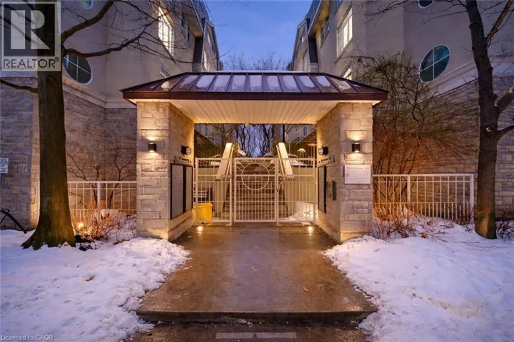 28 STADIUM Road Unit# 132, Toronto, Ontario M5V3P4