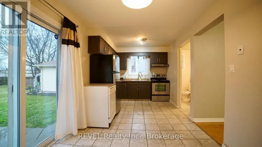 32 VINTAGE CRESCENT, St. Catharines (Ridley), Ontario L2S3C3