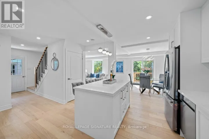 227 THOMS CRESCENT, Newmarket (Central Newmarket), Ontario L3Y1C9