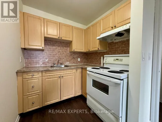 2 - 5 FERNDALE DRIVE N, Barrie (0 North), Ontario L4N9V3